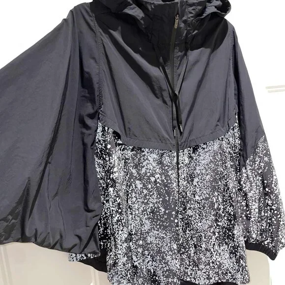 LULULEMON Ride & Reflect Cape/Jacket REFLECTIVE - Very Excellent Condition - Picture 9 of 16
